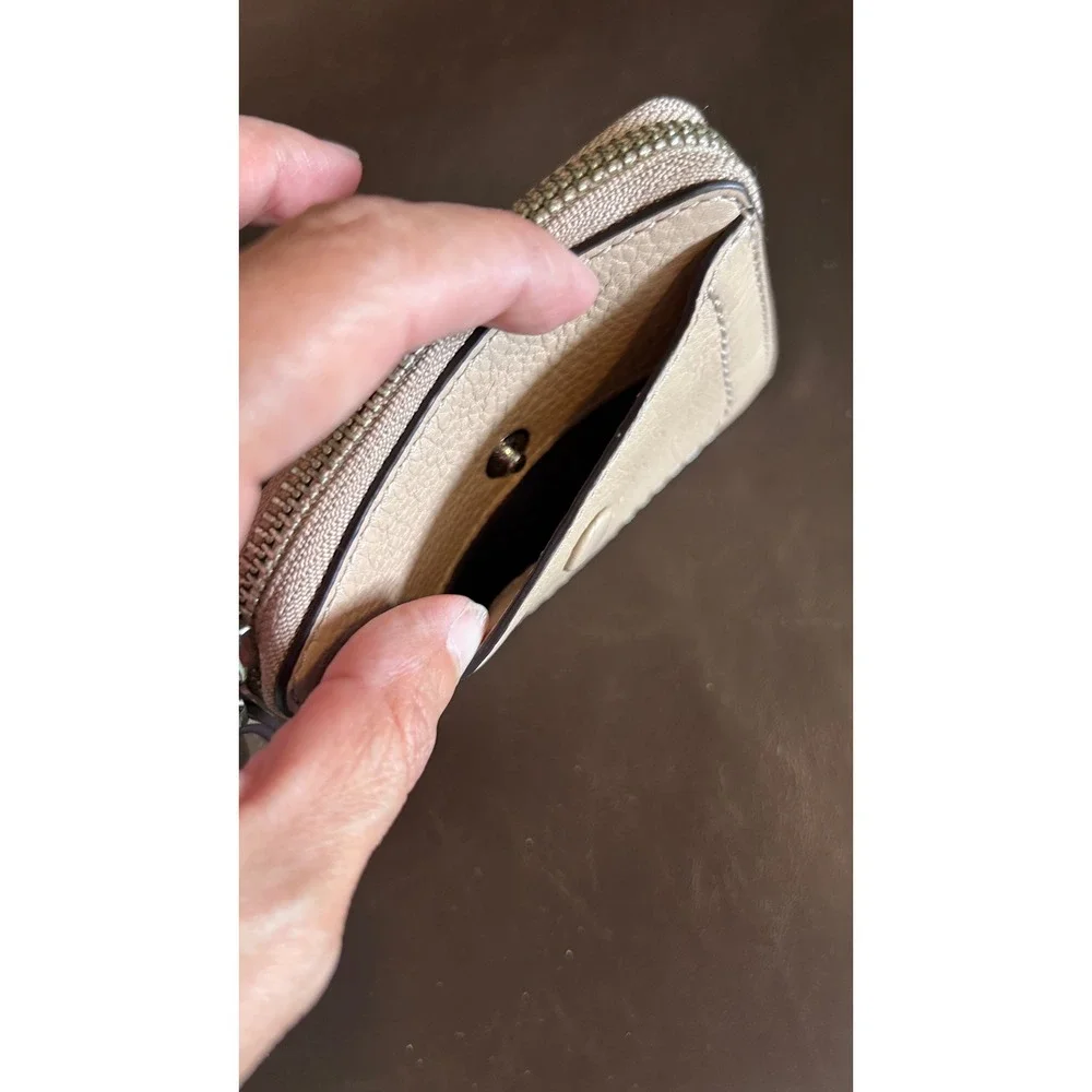 Marc Jacobs Beige Pebbled Leather Small Zip Around Wallet Coin Purse Snap Pocket